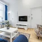 Munn 10 Apartment