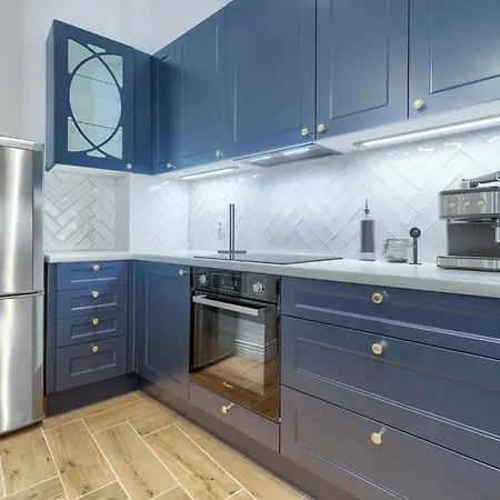 Munn 10 Apartment *